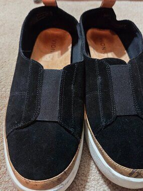 Vionic sneaker suede slip on